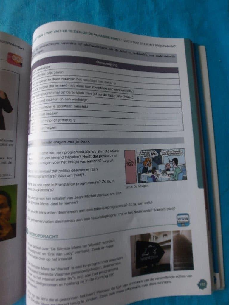ONDER DE KNIE  6, Enlèvement, Comme neuf, Secondaire, Néerlandais