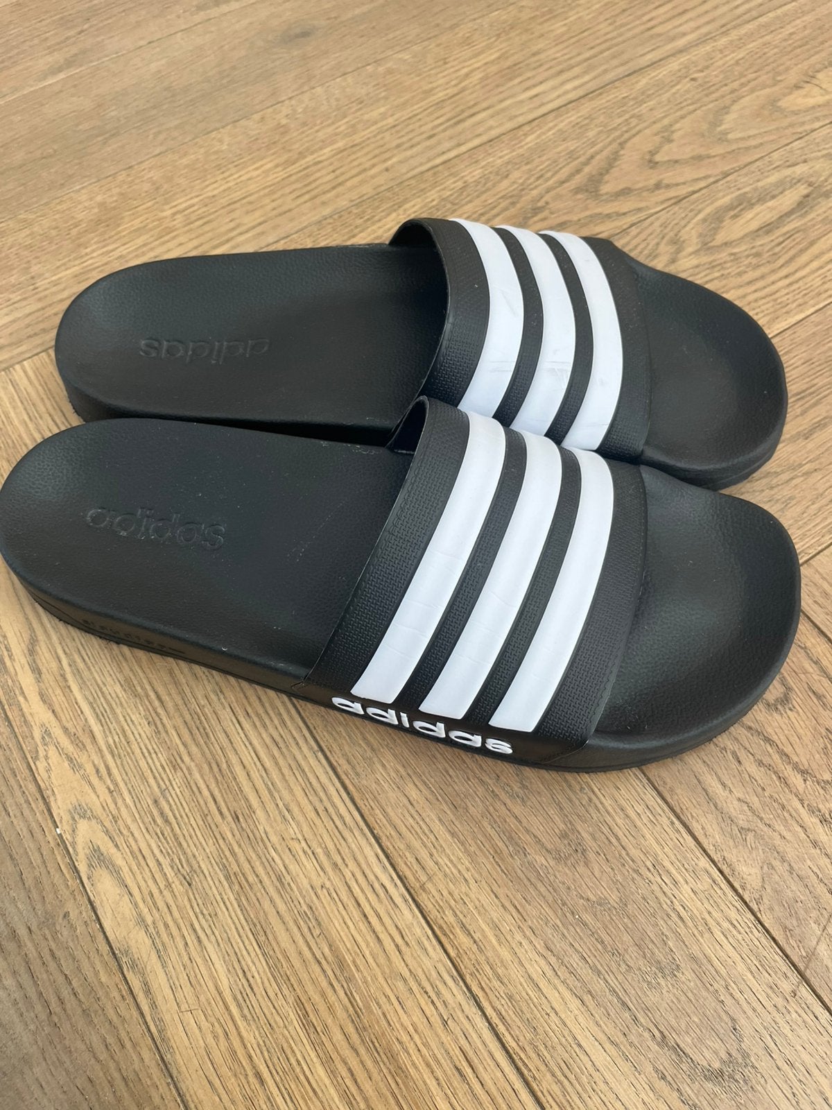 Chaussons Adidas taille 11 *NOUVEAU*, Enlèvement ou Envoi