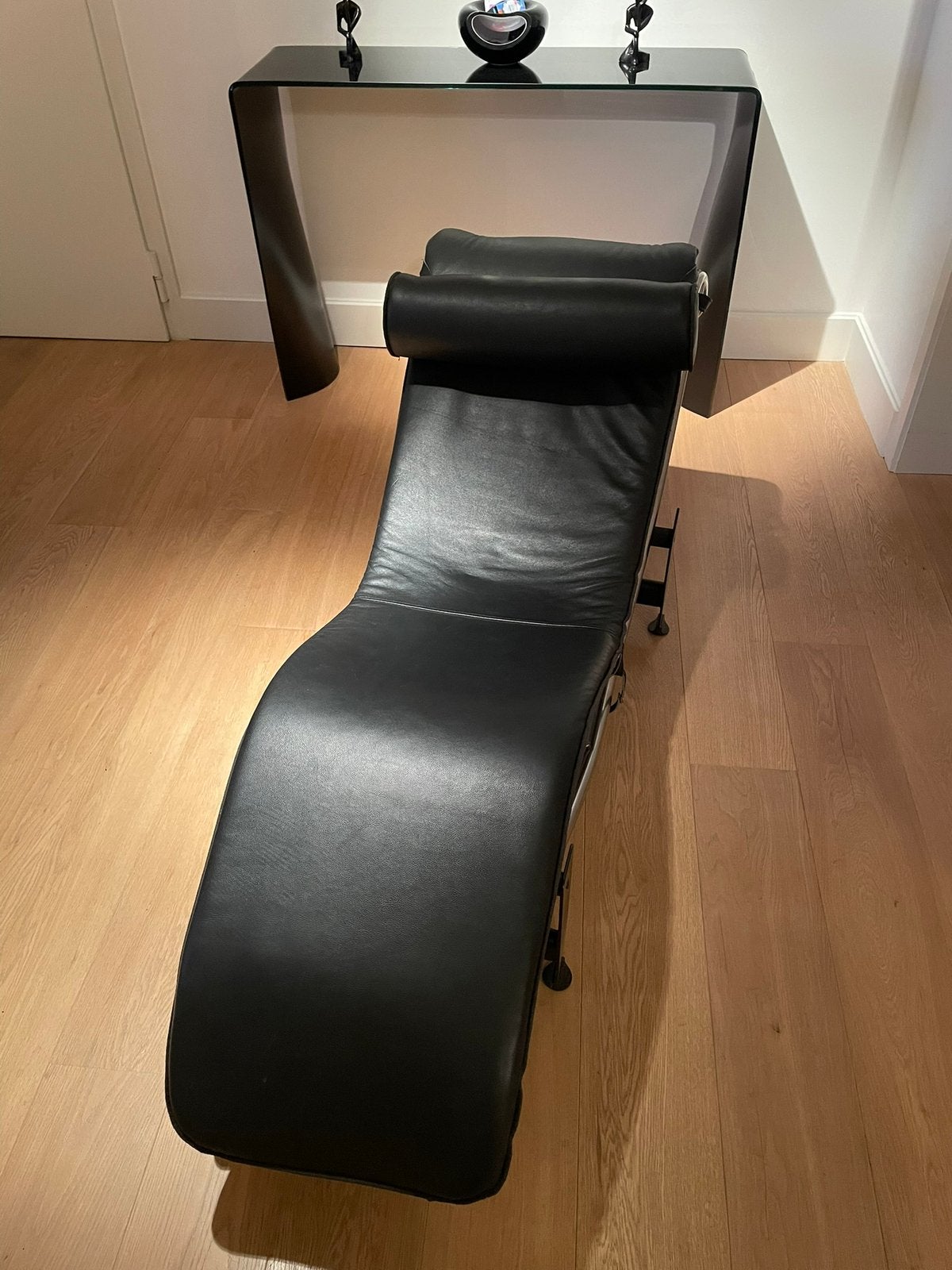 Loungestoel in Le Corbusier Lc4-stijl, Huis en Inrichting, Kunststof, Eenpersoons, Minder dan 75 cm, 150 tot 200 cm