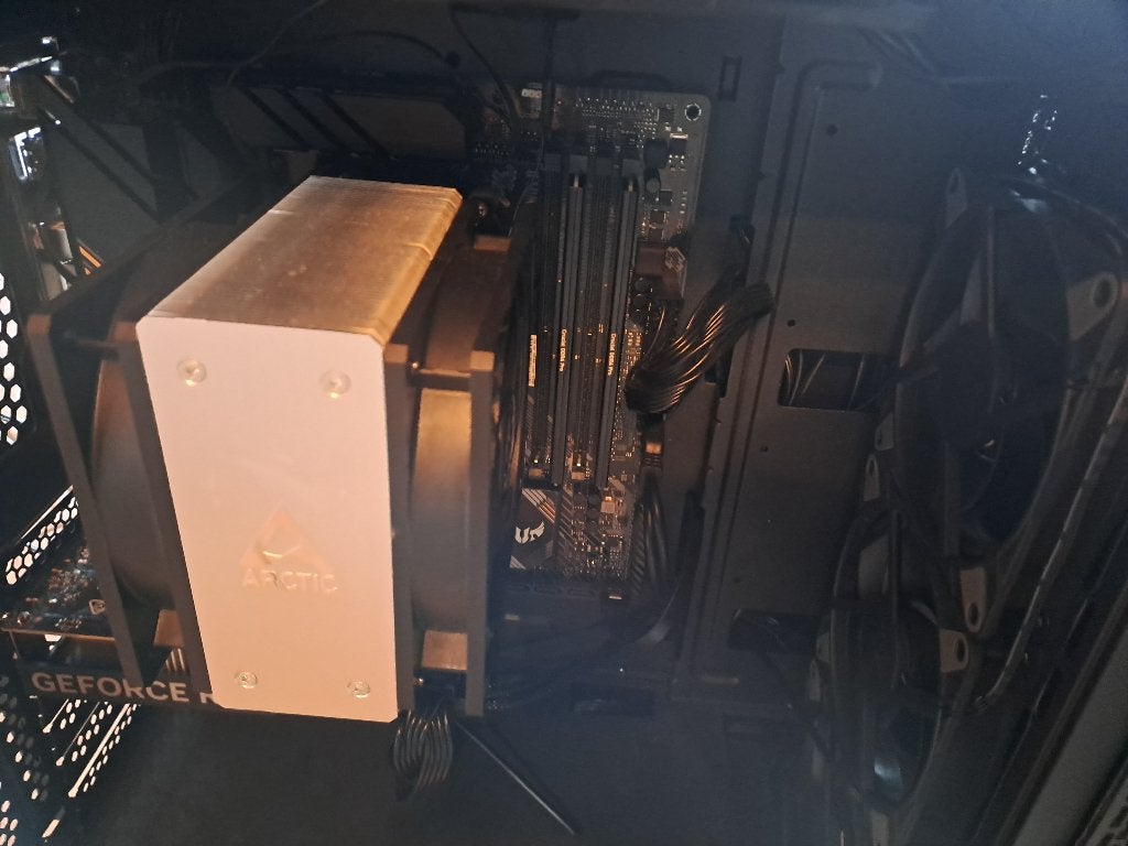 Gaming PC (AMD Ryzen7 5700X3D, Nvidia GeForce RTX4060, 32GB), Computers en Software, Ophalen, 32 GB, Zo goed als nieuw, AMD Ryzen 7