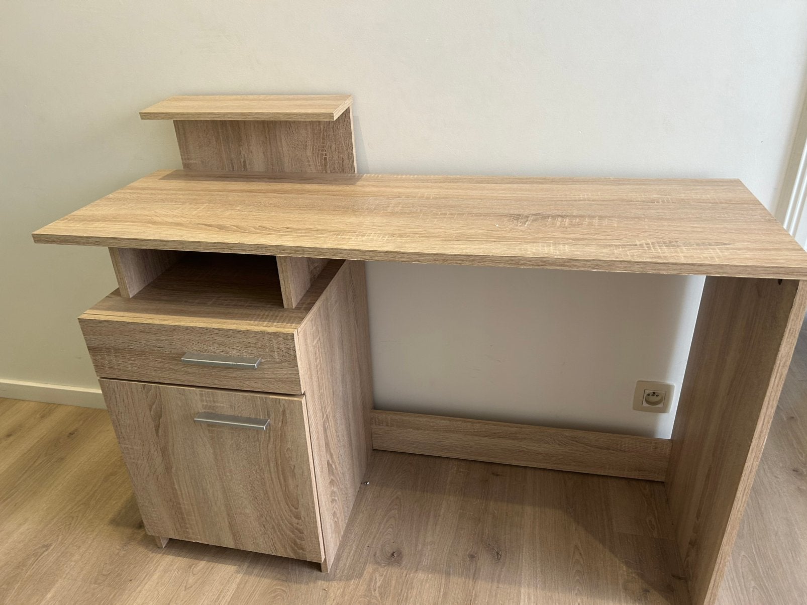 Compacte bureau in lichte eik – 120 cm, Huis en Inrichting, Bureaus, Ophalen, Opbergruimte, Zo goed als nieuw