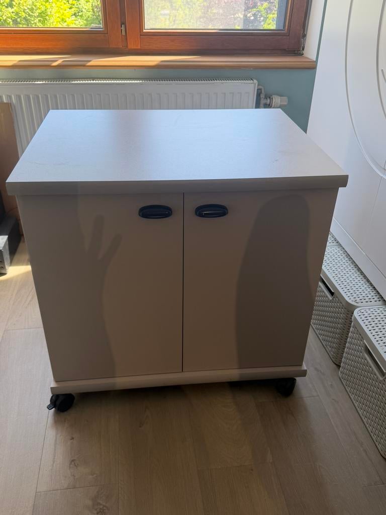 Meuble sur roulettes, Enlèvement, Comme neuf