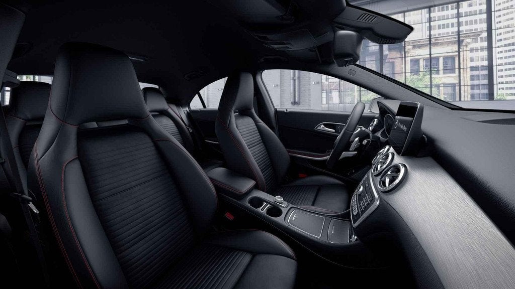 Mercedes-Benz GLA-Klasse 220 Luxury Line | Verwarmde Zetels, Auto's, Automaat, Stof, Zwart, 4 cilinders