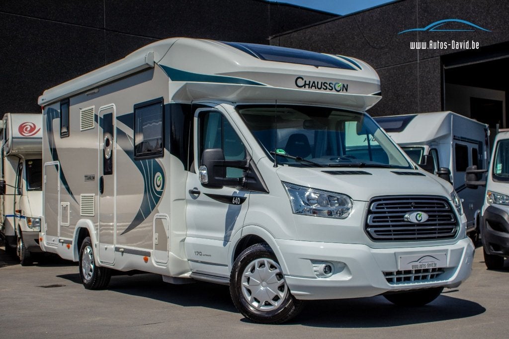 Chausson Titanium 640 Ford Aut. 170CV 4 chambres, Caravanes & Camping, Camping-cars, Jusqu'à 4, Chausson, Automatique, 6 à 7 mètres
