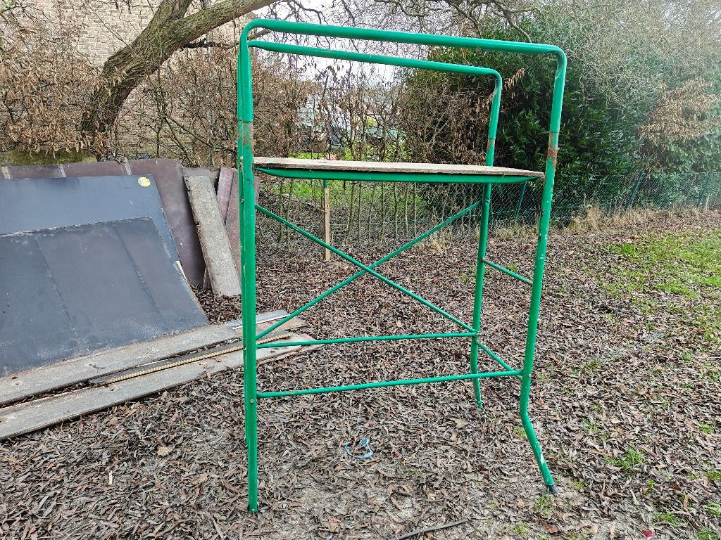 Kleine steiger met beetje werk aan is wat veroest (niet rot), Doe-het-zelf en Bouw, Steigers, Ophalen, Gebruikt, Rolsteiger of Kamersteiger
