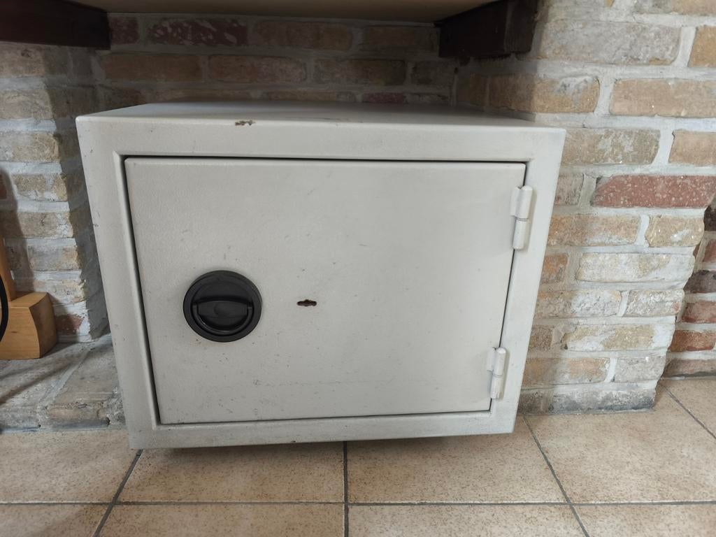Coffre-fort + 1 clé +100 kg, Maison & Meubles, Enlèvement ou Envoi, Coffre-fort