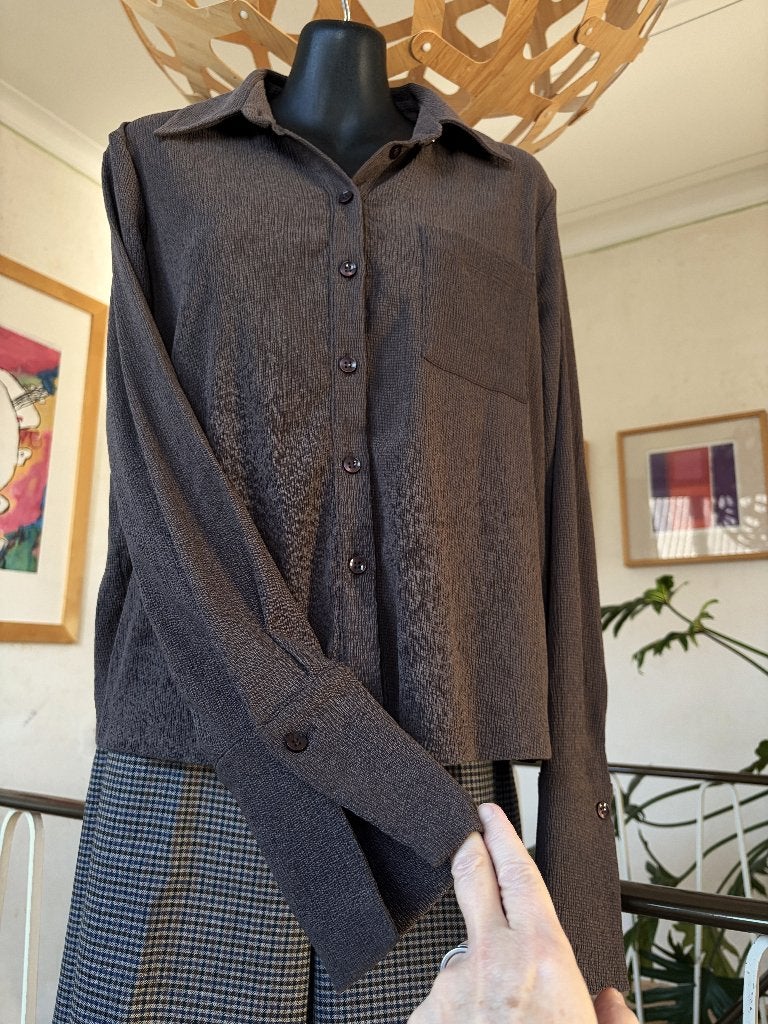 NA-KD oversized blouse, donkerbruin, sz XS, NA-KD, Bruin, Ophalen of Verzenden, Zo goed als nieuw