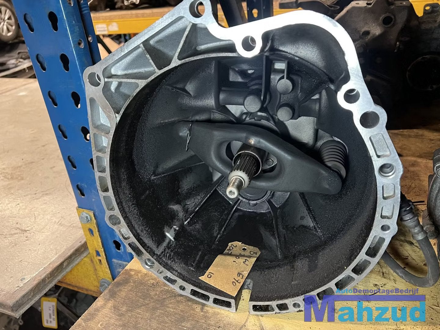 BMW E90 E91 320I 2.0 Versnellingsbak 6 bak handbak CAS, Petuelring 130
80788  Munich, DE, Gebruikt, Info@bmw.de, BMW