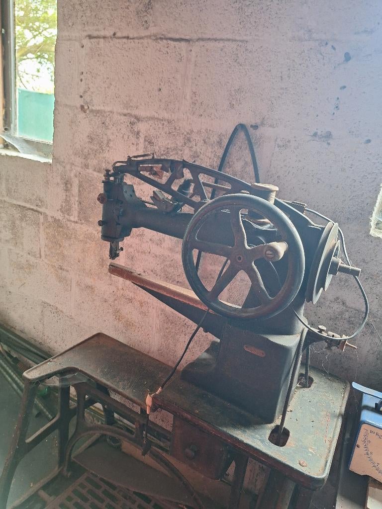 Ancienne machine a coudre, Enlèvement