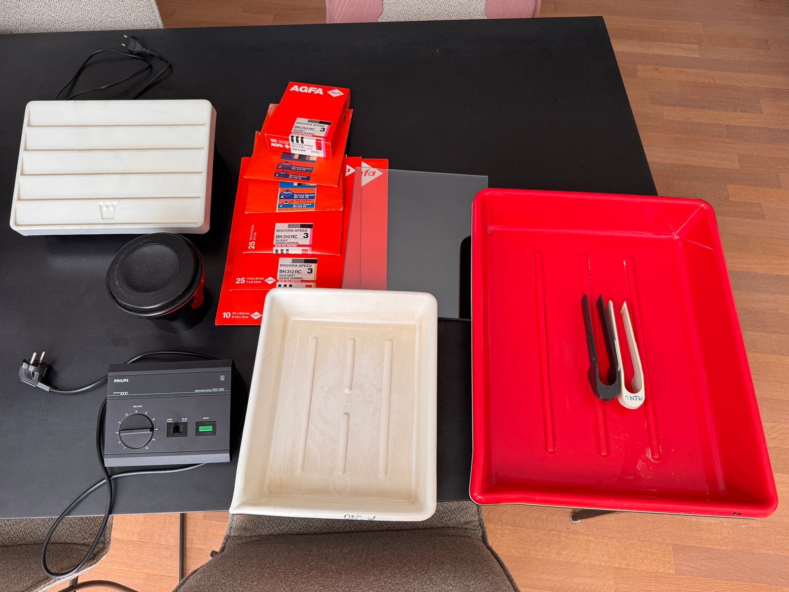 Set Doka (donkere kamer) apparatuur / foto papier zwart wit, Ophalen, Zo goed als nieuw