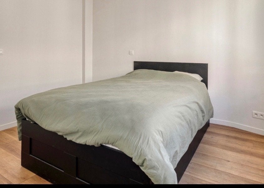 Bett, Ophalen, Gebruikt, Zwart, 140 cm