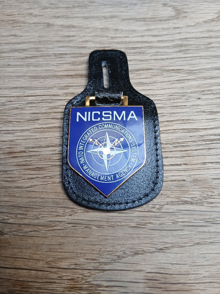 Breloque OTAN NICSMA, Collections, Objets militaires | Général, Envoi, Armée de terre, Emblème ou Badge