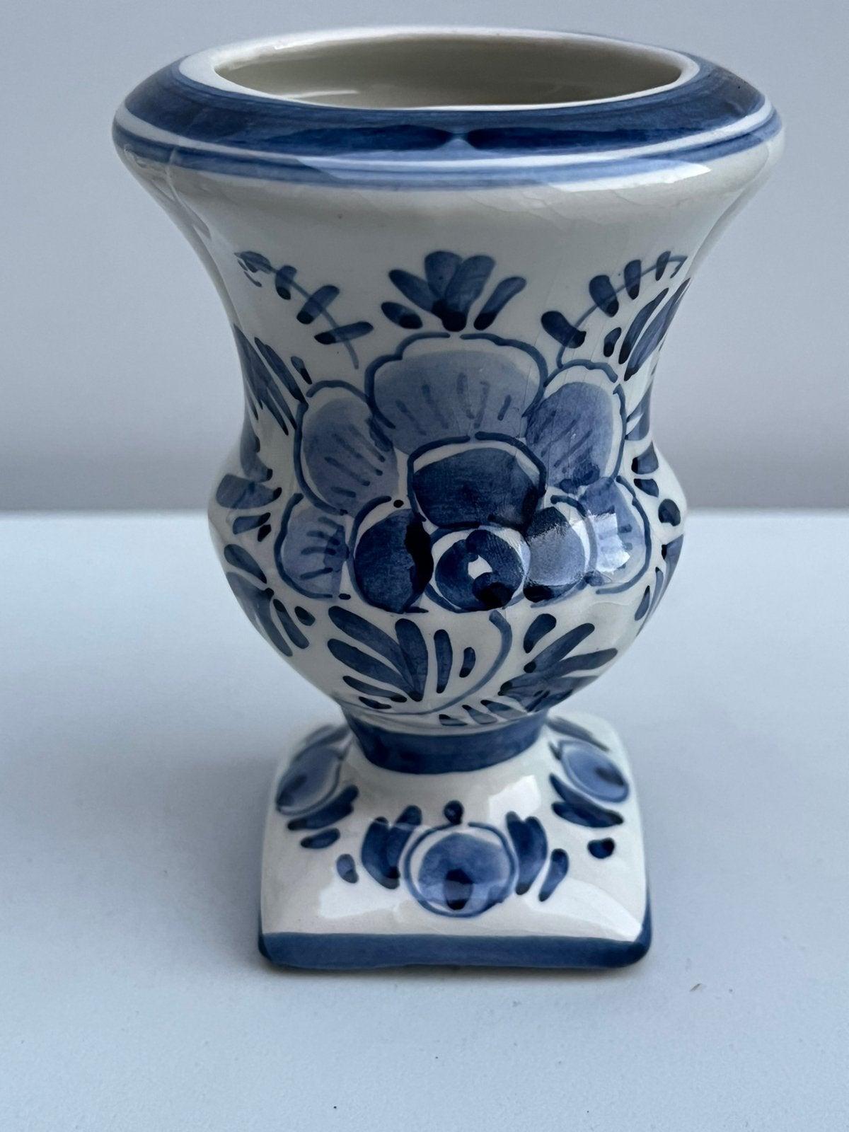 Vase Delft numéro 712  8 cm de diamètre 197 grammes, Antiquités & Art, Antiquités | Vases, Enlèvement ou Envoi