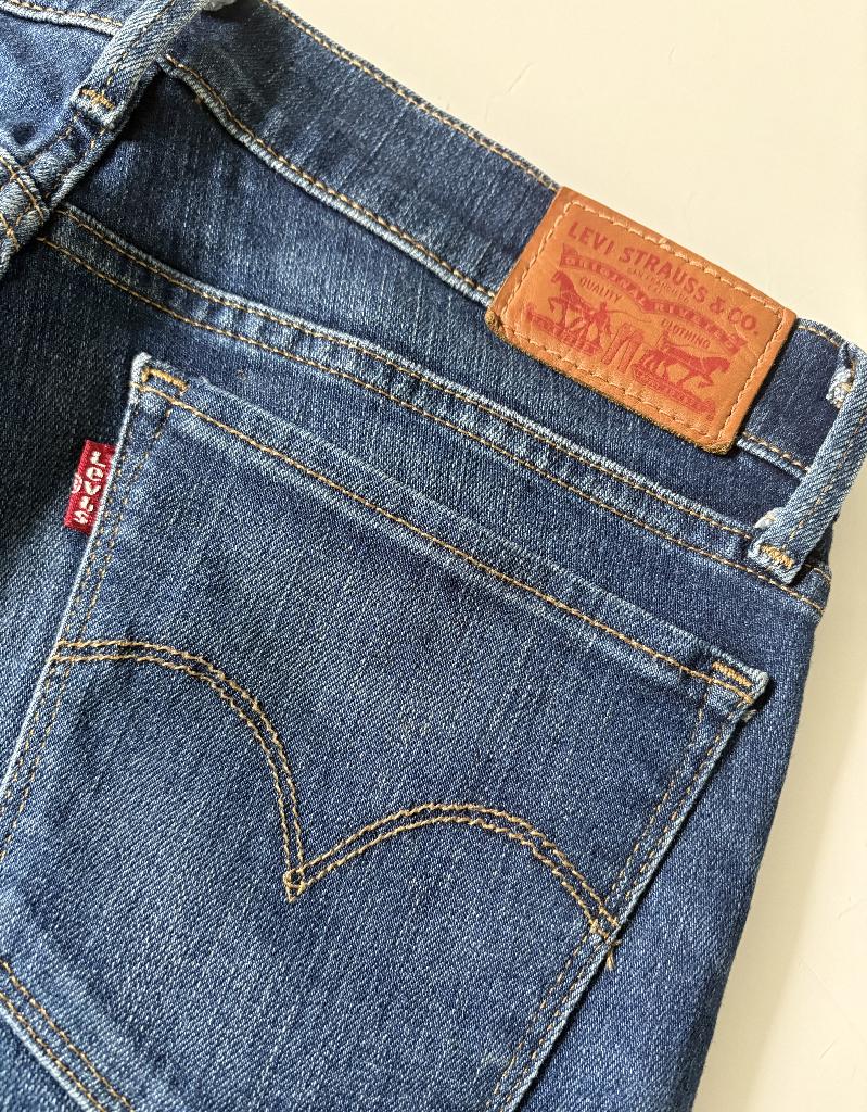 Levi's 710 - Super Skinny - Maat 29, Blauw, Ophalen of Verzenden, Zo goed als nieuw, W28 - W29 (confectie 36)