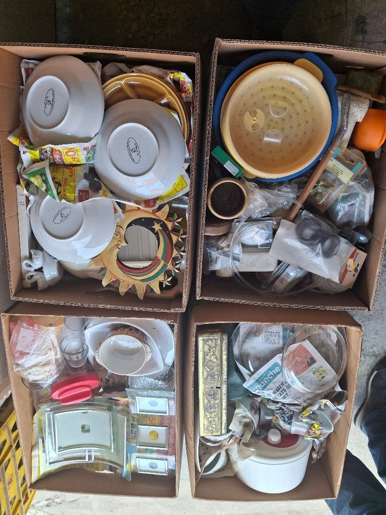 Lot de -+ 30 caisses bananes remplie pour brocante export, Enlèvement, Utilisé