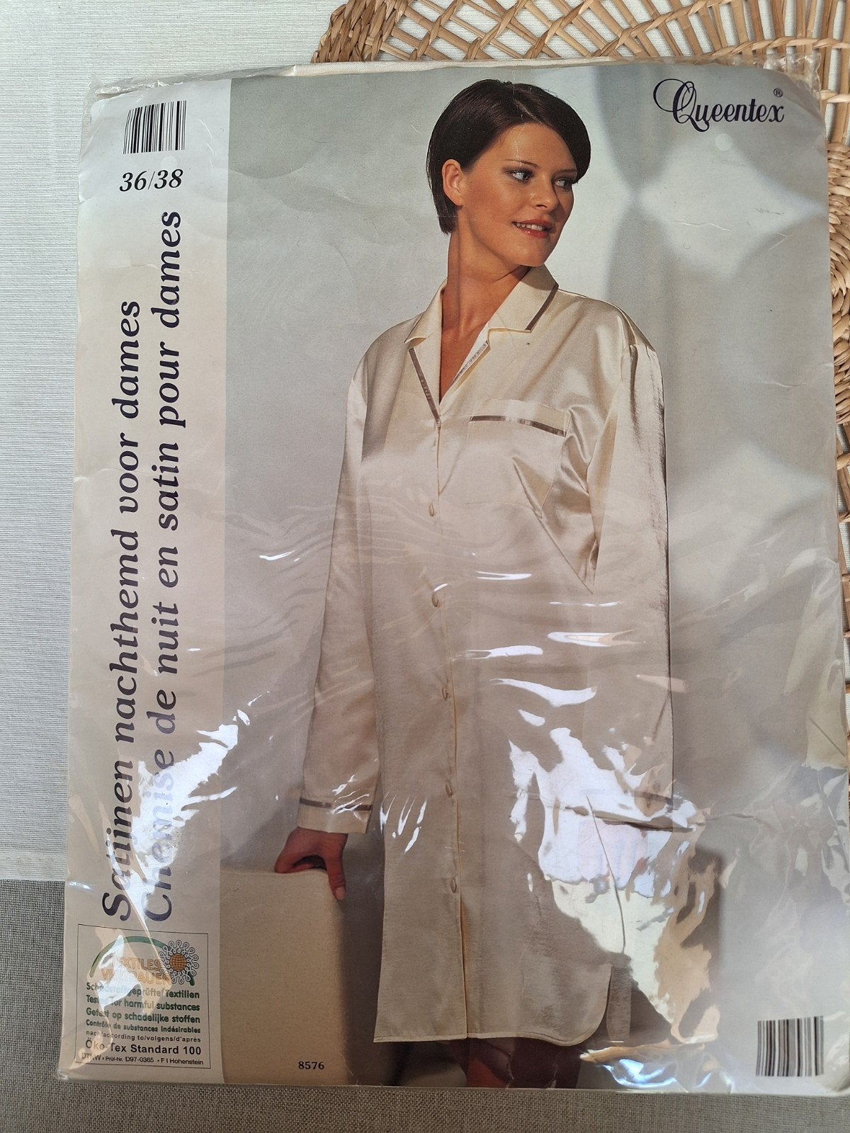 36/38 satijnen nachtjapon Nieuw in verpakking, Kleding | Dames, Pyjama's, Ophalen of Verzenden