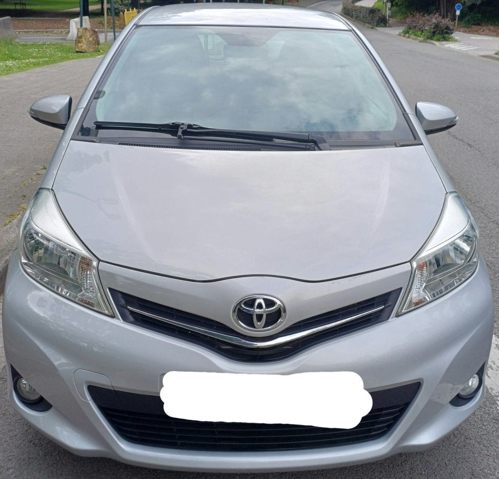 Toyota Yaris 1.33i VVT-i 2013 100CV, Autos, Achat, Noir, 5 portes, Particulier