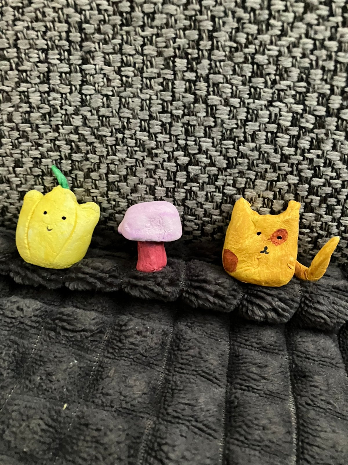 3 zelf gecreëerde figuren in klei paprika / kat / paddestoel, Ophalen of Verzenden, Nieuw