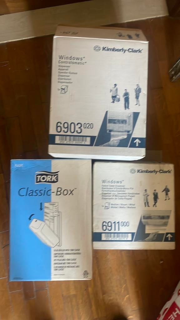Handdoeken dispensers kimberly en tork nieuw 5€ per stuk, Ophalen, Zo goed als nieuw
