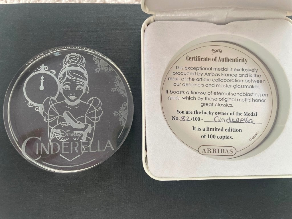 Rare Médaille Verre Sablé CENDRILLON Arribas France - EL, Enlèvement, Neuf
