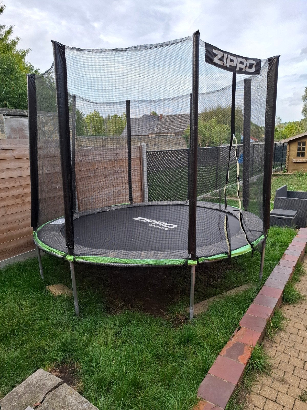 Trampoline de 312 cm avec filet de sécurité et escaliers, Enfants & Bébés, Jouets | Extérieur | Trampolines, Enlèvement, Utilisé