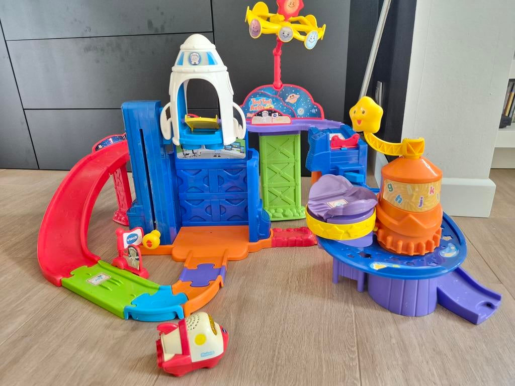Station spatiale VTech Toet Toet Cars, Enlèvement