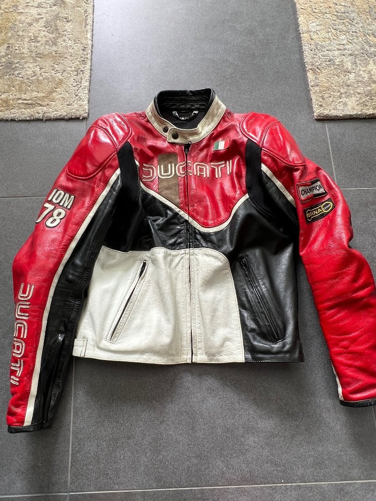 Dainese Ducati vintage IOM lederen jas maat 50, Motoren, Dainese, Heren, Jas | leer, Ophalen of Verzenden