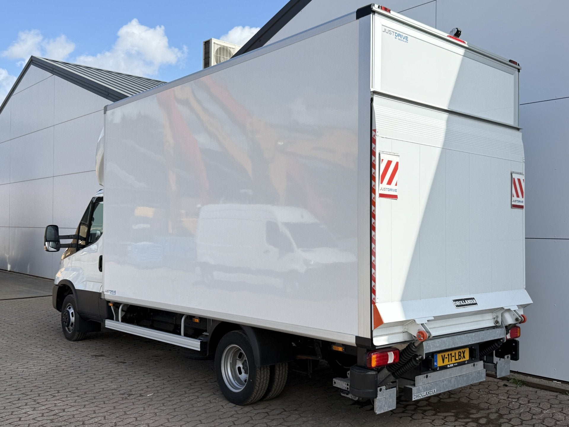 Iveco Daily 35C18H 3.0 Automaat Laadklep Bakwagen Meubelbak, Auto's, Automaat, Gebruikt, 4 cilinders, Iveco