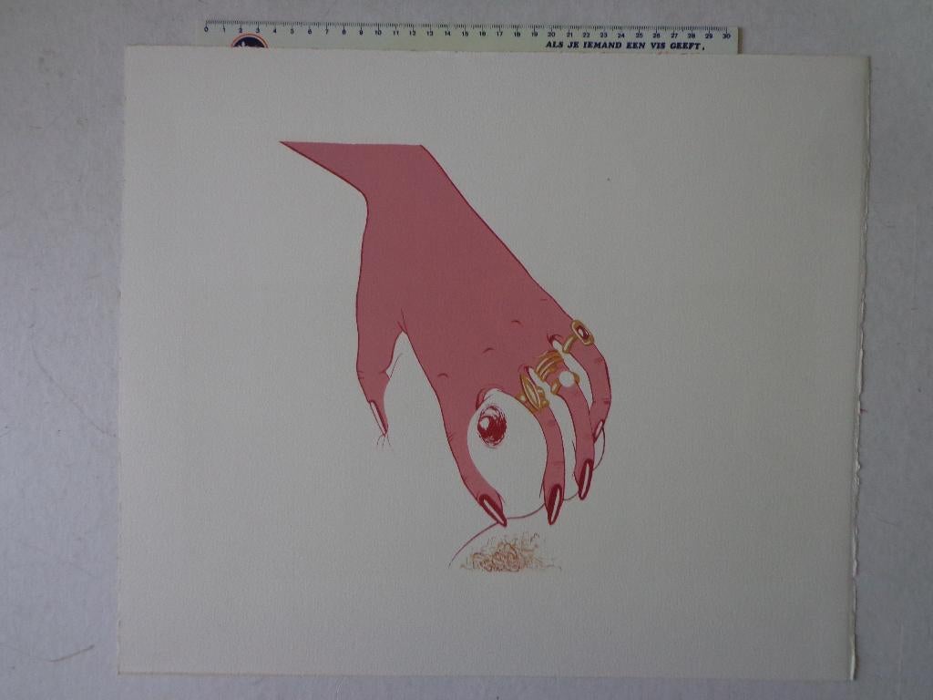 zeefdruk Vrouwenhand vol met ringen die een oog vastheeft, Antiquités & Art, Art | Lithographies & Sérigraphies, Signé, Enlèvement ou Envoi
