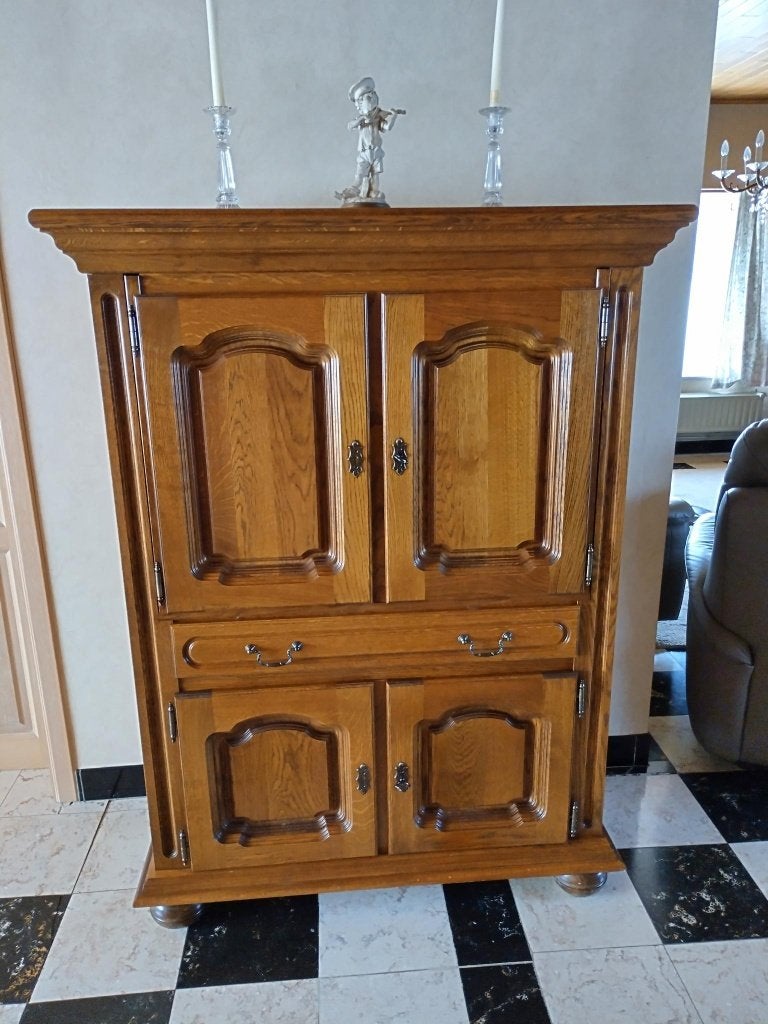 Eiken wandkasten, Ophalen