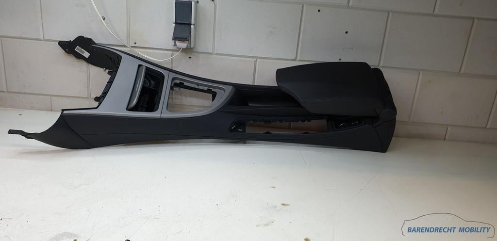 Armsteun BMW 1 serie E87 armleuning opbergvak middenconsole, Auto-onderdelen, Petuelring 130
80788  Munich, DE, Gebruikt, Info@bmw.de