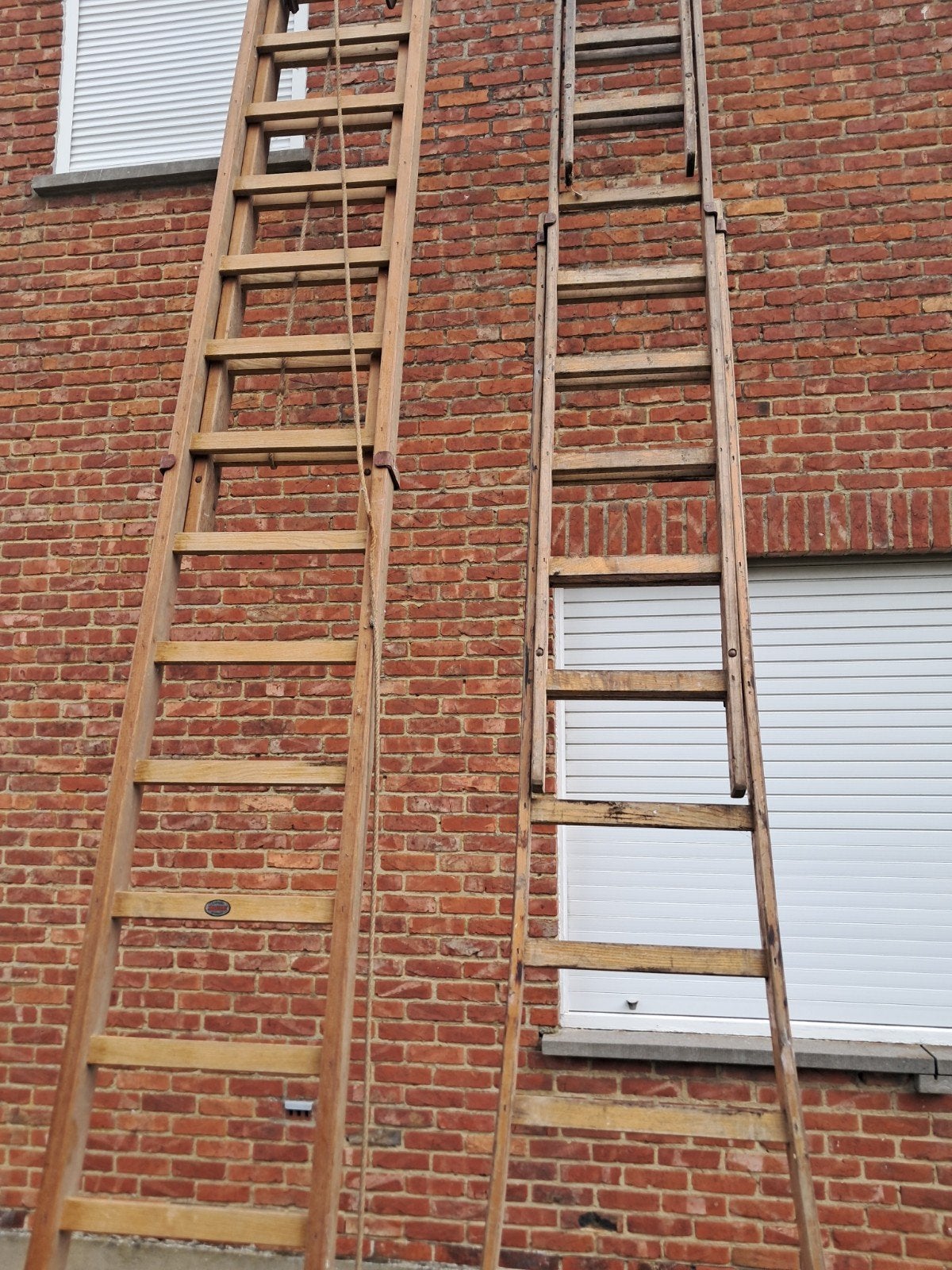 2 échelles rétractables en bois, Enlèvement, Échelle