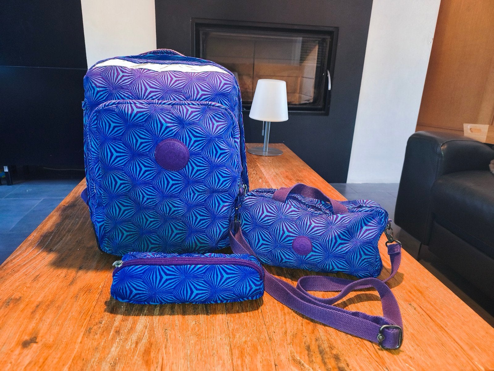 Magnifique ensemble sac à dos cartable, sac dîner et trousse, Bijoux, Sacs & Beauté, Sacs | Cartables, Enlèvement ou Envoi, Bleu