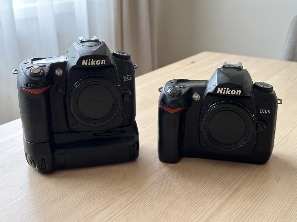 Lot Nikon D80 avec grip MB-D80 + D70s + accessoires, Ophalen, Gebruikt, Spiegelreflex, Accu