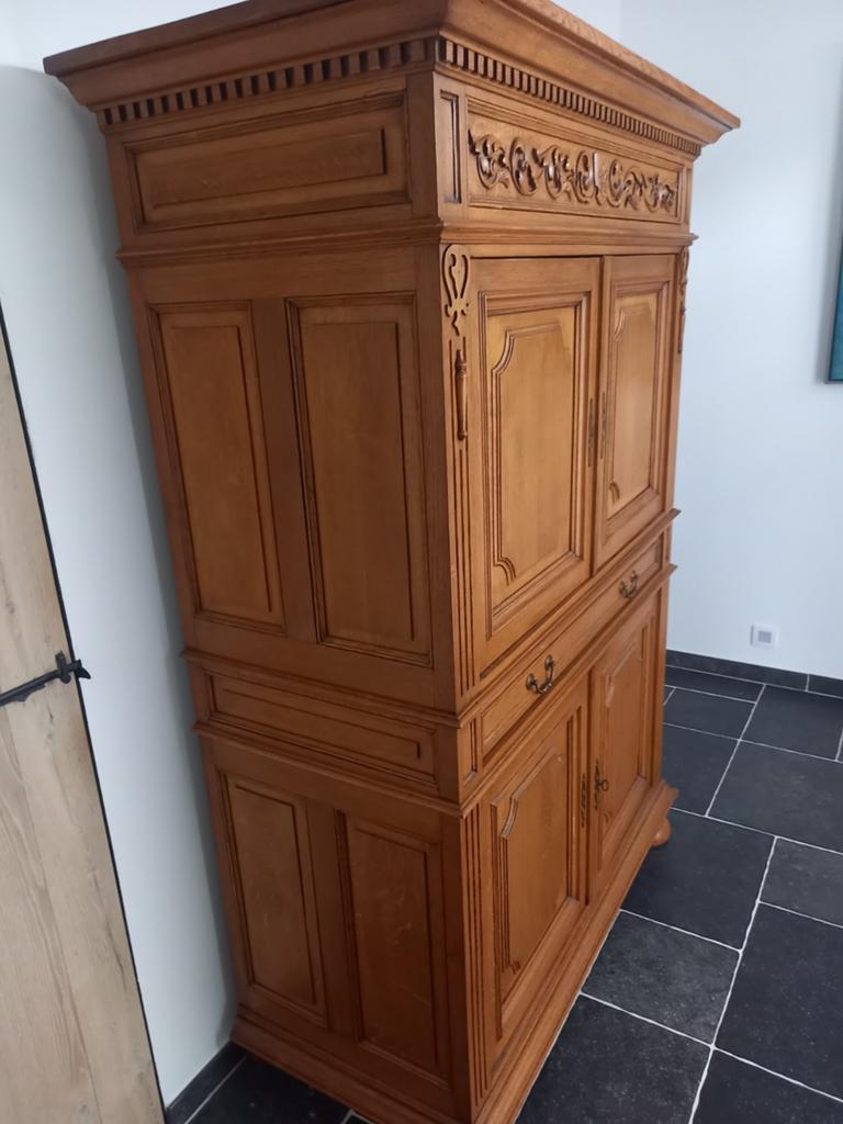 Eiken kast, Ophalen