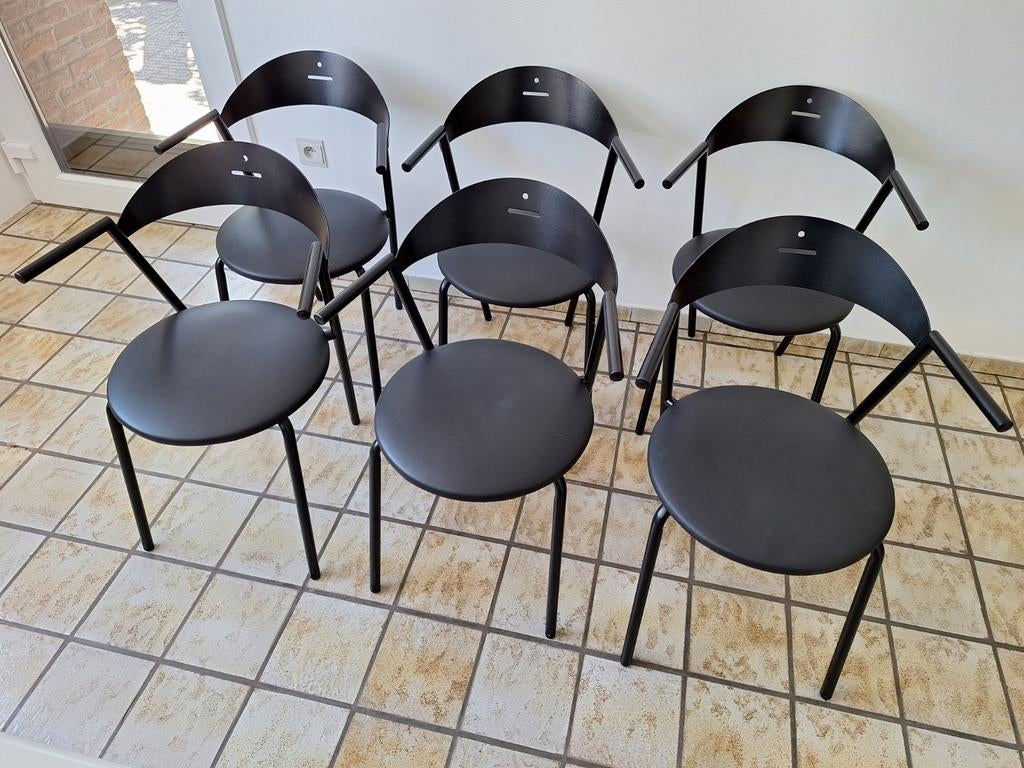 6 zwarte metalen stoelen, Enlèvement