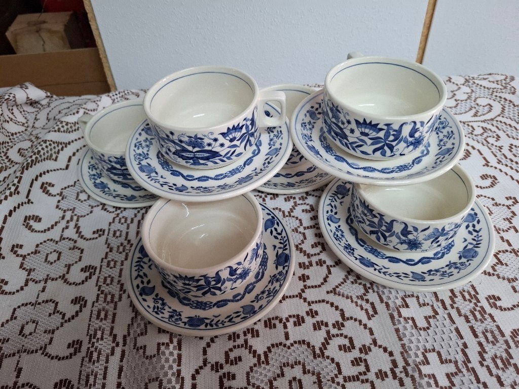Boch Zwiebel : 6 tasses-6 sous tasses et 6 assiettes dessert, Enlèvement ou Envoi