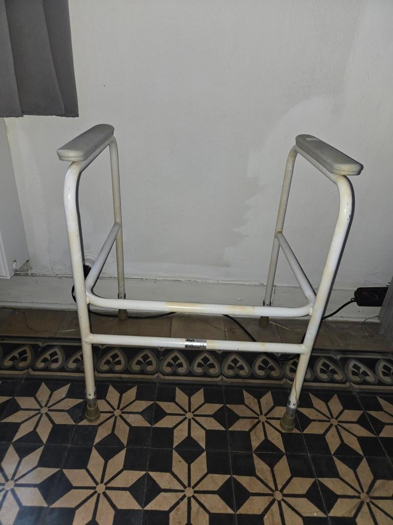 Tribune deambulateur, Divers, Enlèvement