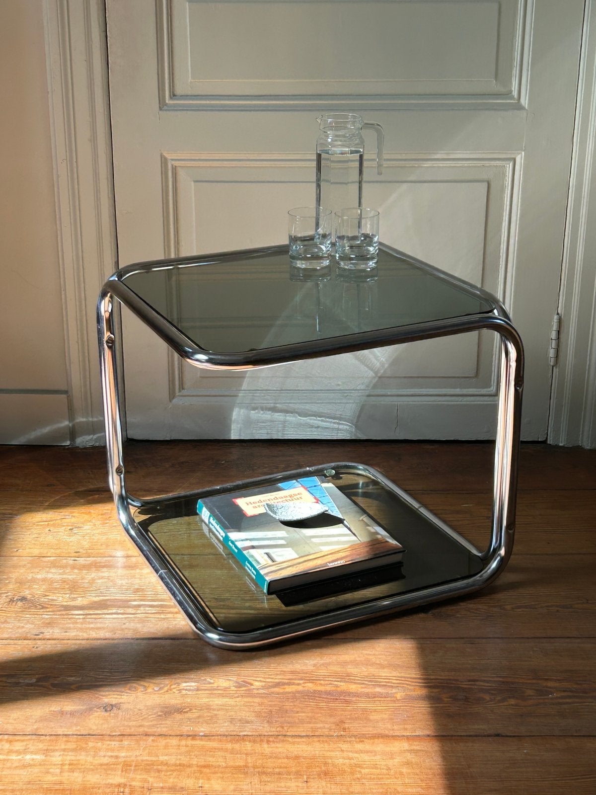 Table basse vintage en chrome et verre fumé - 2 niveaux, Antiquités & Art, Enlèvement ou Envoi