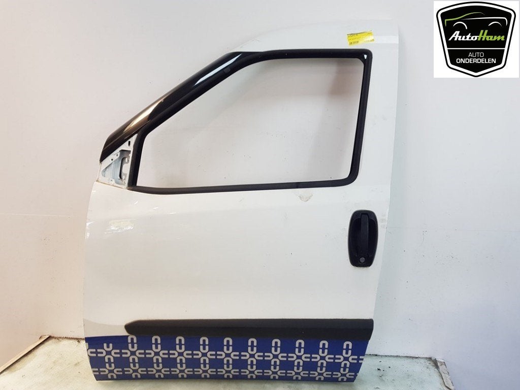PORTIER LINKS VOOR Doblo Cargo (263) (|52155068|52014834|), FCA Germany GmbH, Gebruikt, Deur, IPC D1-09 Bahnhofsplatz
65423  Rüsselsheim am Main, DE