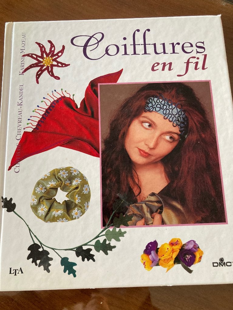 Livre, coiffure et film DMC, Livres, Enlèvement ou Envoi, Comme neuf, Tricot et Crochet, DMC