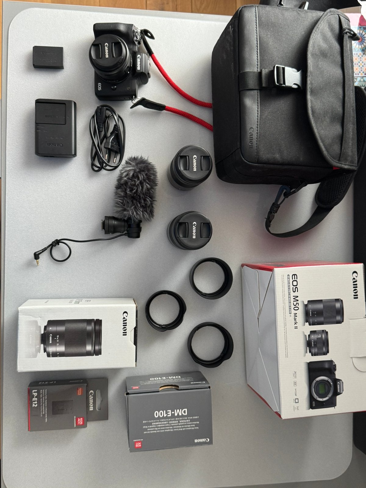Volledige installatie van de Canon M50 Mark II, Ophalen, Zo goed als nieuw, Oplader, Canon