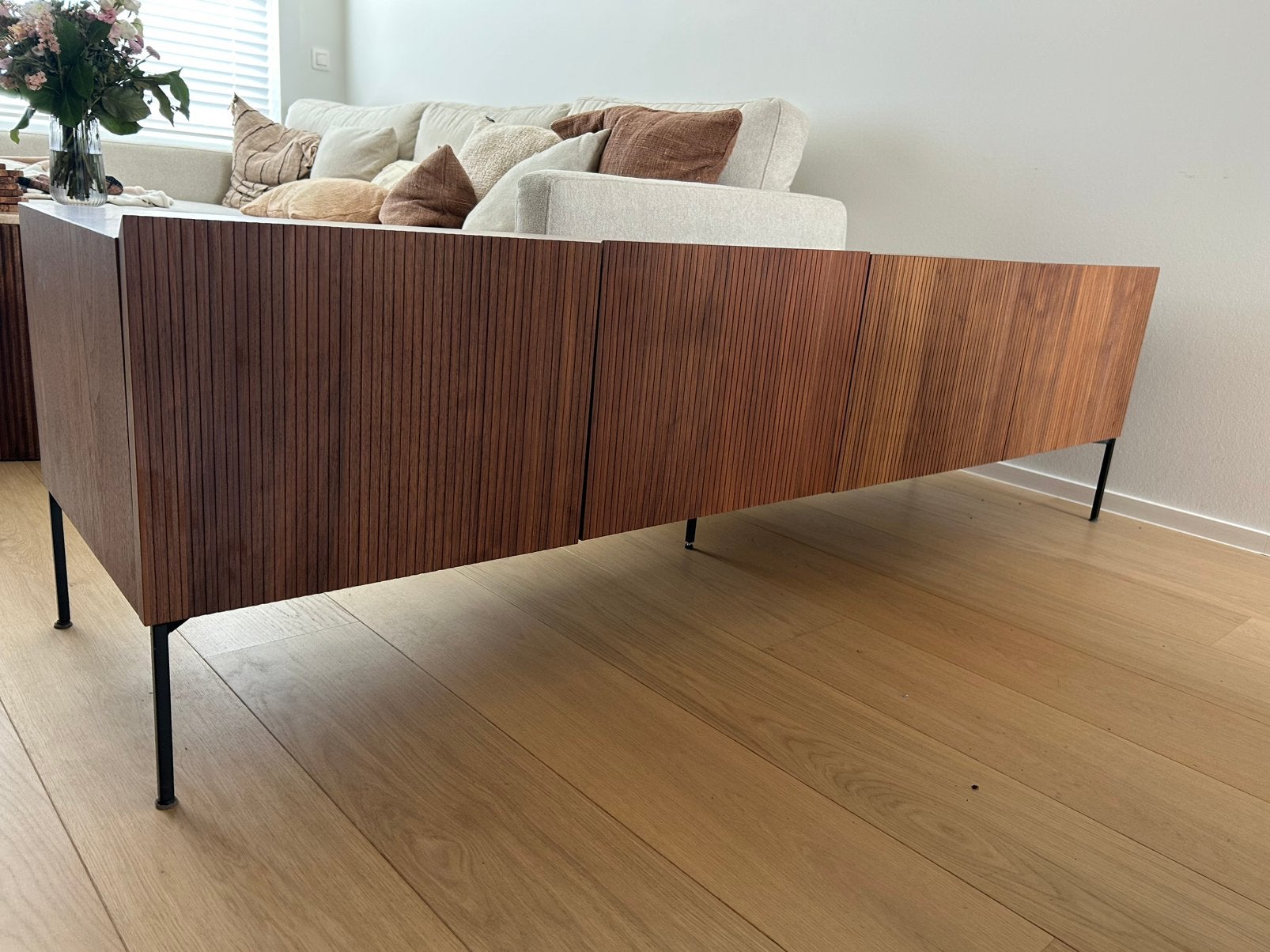 Juntoo Grivolo tv-meubel in walnoot 183 x 45 x 34 cm, Ophalen, Zo goed als nieuw