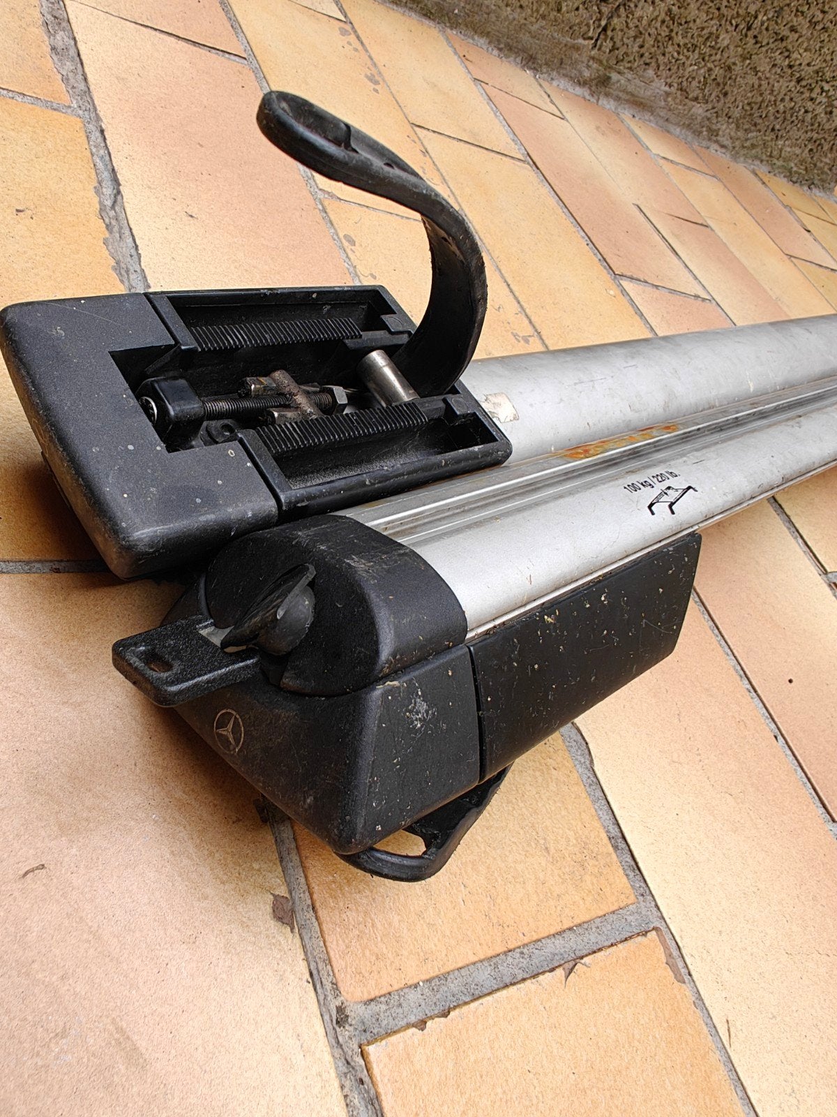 Mercedes dakbeugel, Auto diversen, Ophalen