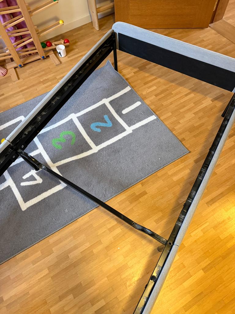 Ikeabed met lattenbodem, Ophalen, Zo goed als nieuw, Lattenbodem