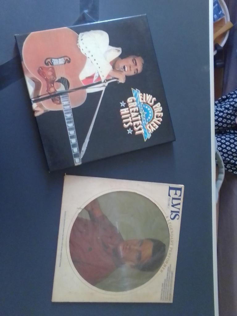 Collector Elvis vinyls, Ophalen