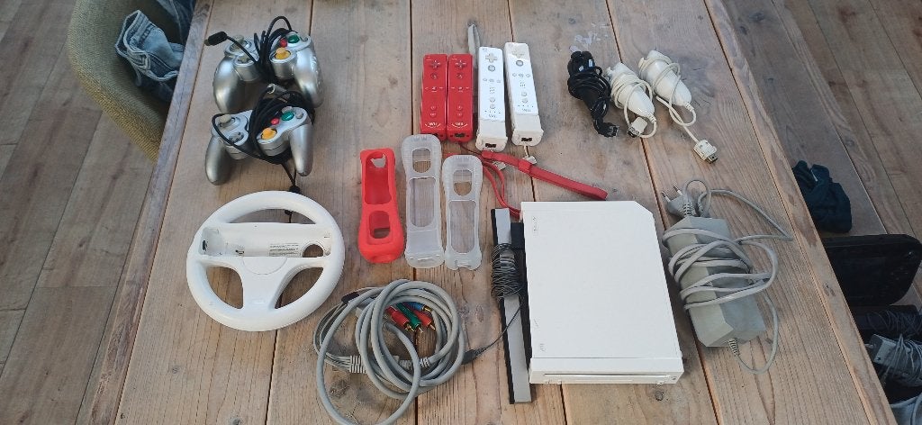 Console Wii avec 4 wiimotes  + 13 Jeux, Enlèvement ou Envoi, Utilisé, Avec 3 manettes ou plus, Avec jeux