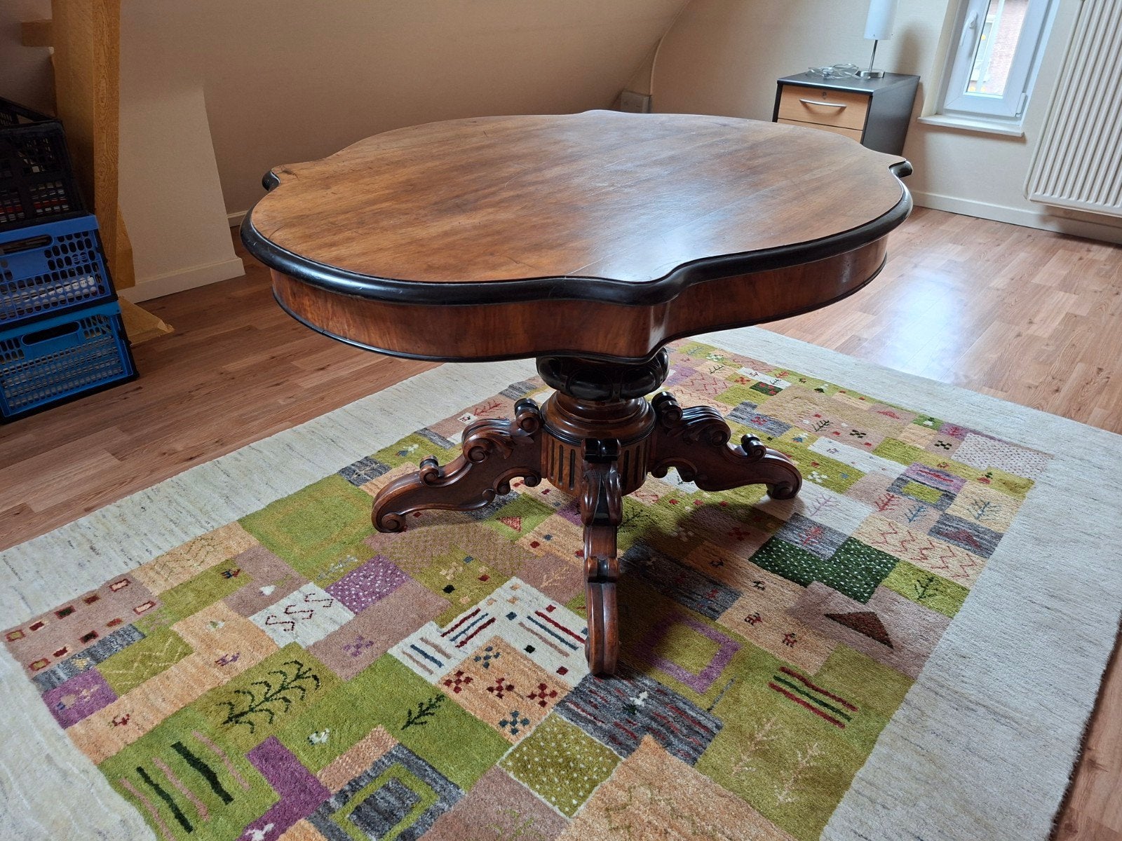 Table du XIXe siècle, Enlèvement