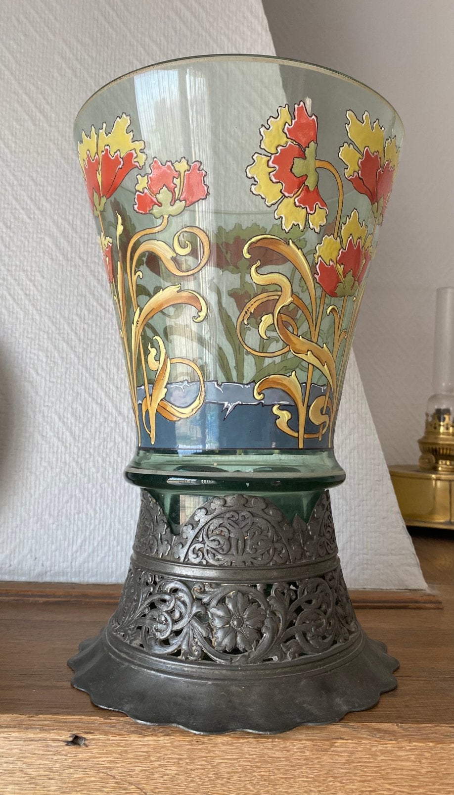 Vintage glazen vaas met gesculpteerde tinnen voet, Antiek en Kunst, Ophalen