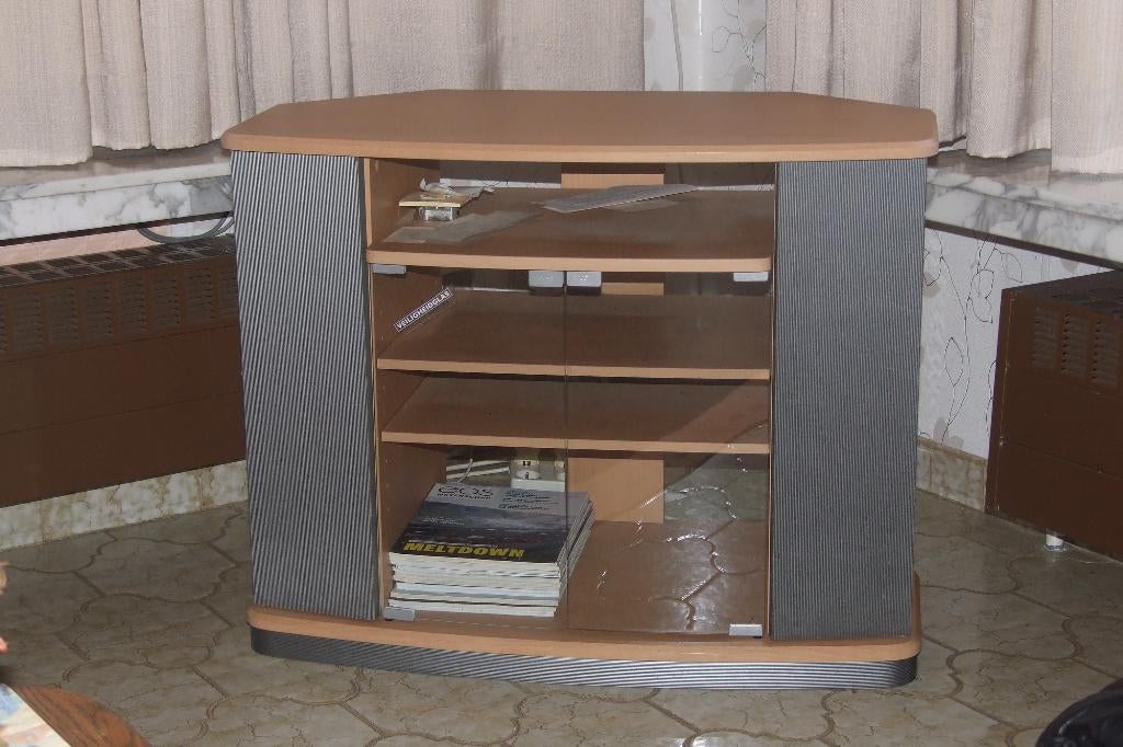 Kastje met glasdeurtjes in nieuwe staat voor stereo en TV, Audio, Tv en Foto, Stereoketens, Ophalen, Zo goed als nieuw